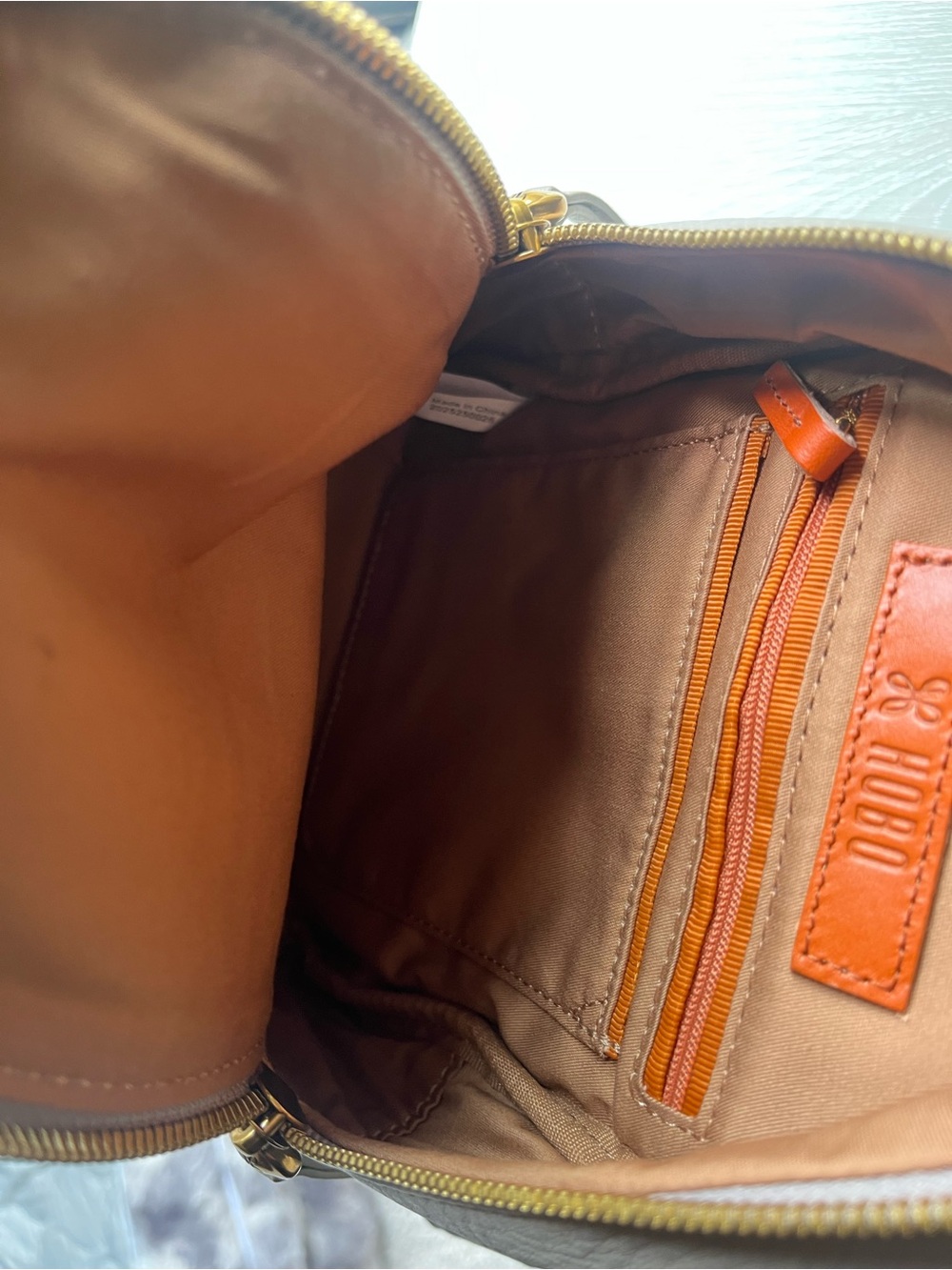 NEW HOBO Fern Taupe Leather Crossbody sling bag - Genuine Leather - Picture 4 of 5